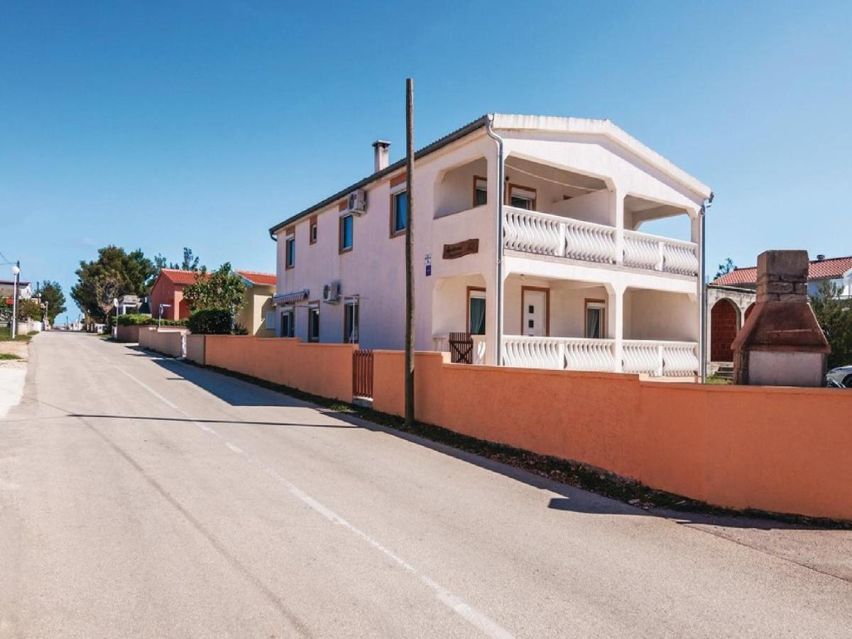 Apartments Hak Вир Екстер'єр фото