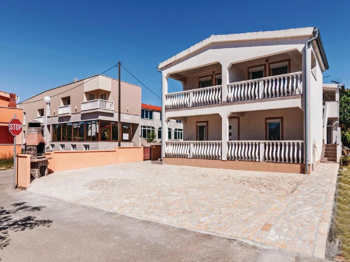 Apartments Hak Вир Екстер'єр фото